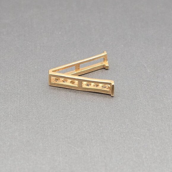 14K Plumb Yellow Gold “V” Initial Pendant Prong-Set Diamonds .625"x.5" 1.03g - Picture 3 of 9